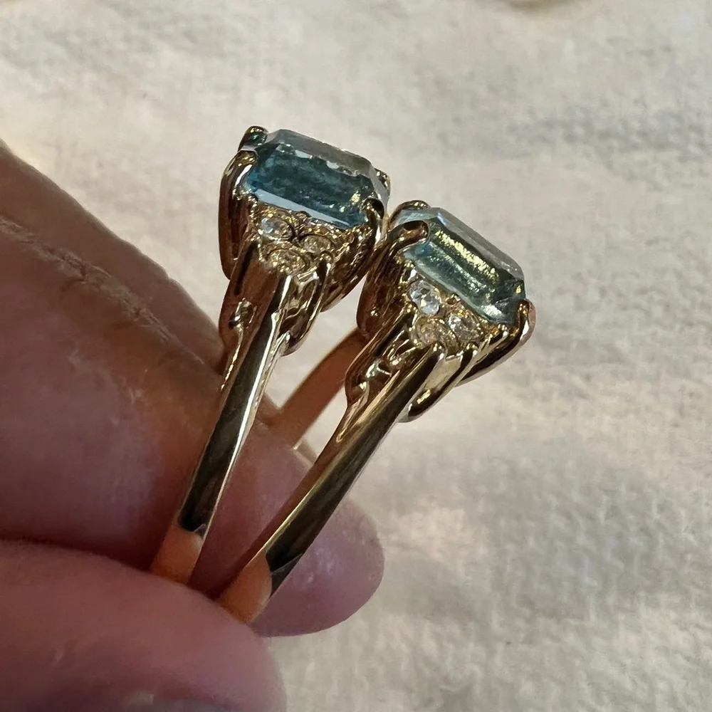 Gold-tone blue topaz ring with crystal accents, size 7.5
